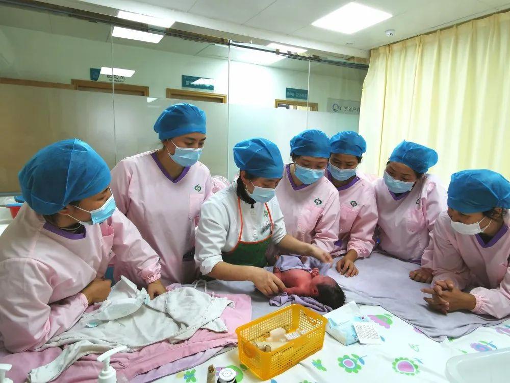 吴堡县妇婴监护型护送